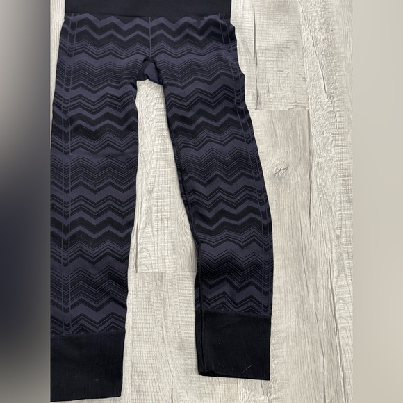 Lululemon Women's Legging Gray Black Chevron Ribbed Compression Stretch - Picture 11 of 11